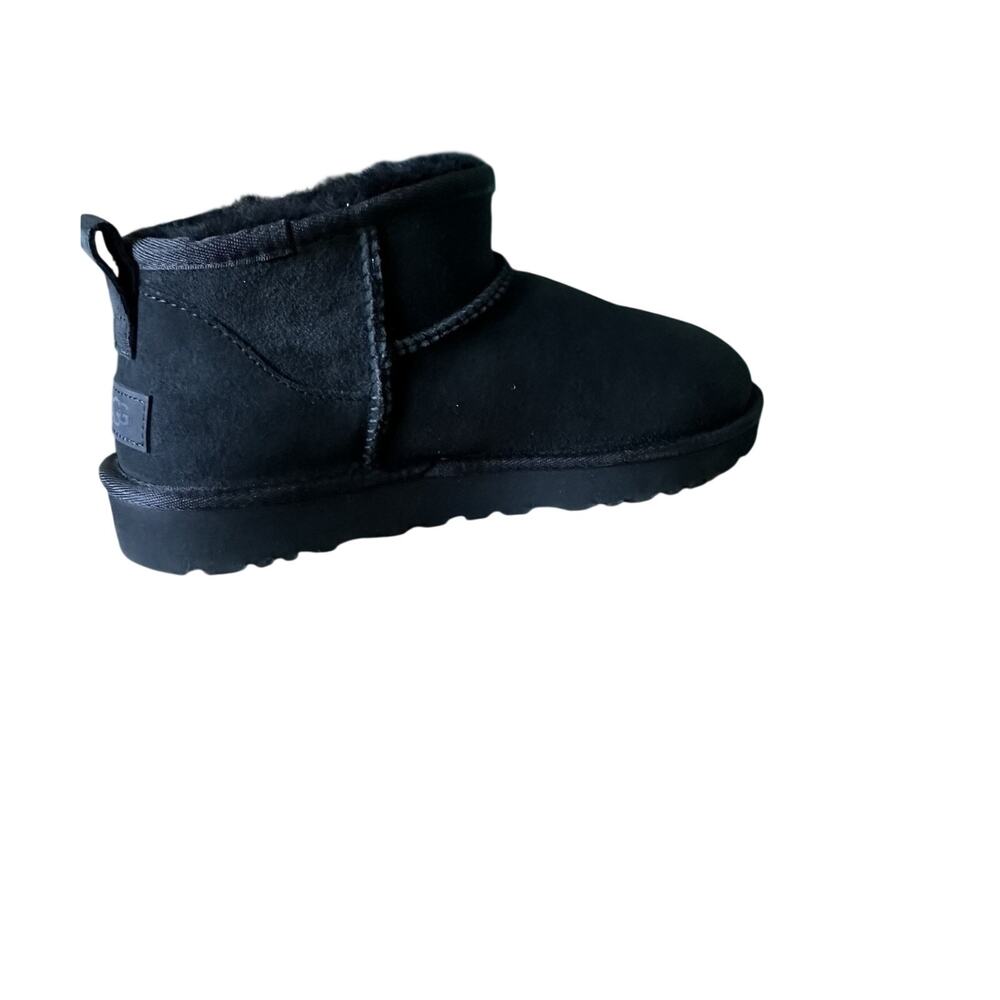 UGG Classic Ultra Mini Black Suede Fur Trim Lined Ankle Bootie Women’s Size 9